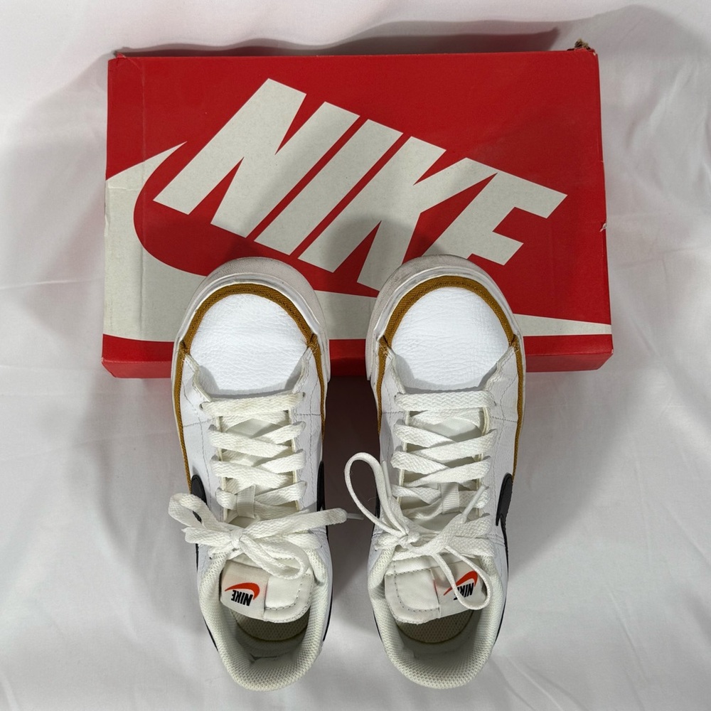 Nike White and Tan Minimalist Sneakers ~C1
